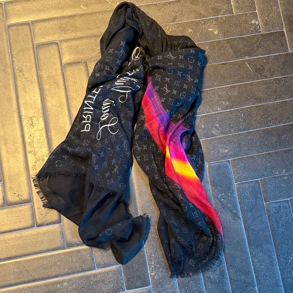 LV X Large Scarf - Picture 5 of 5